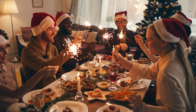 Autoridades de salud recomiendan no comer en exceso en celebraciones navideñas